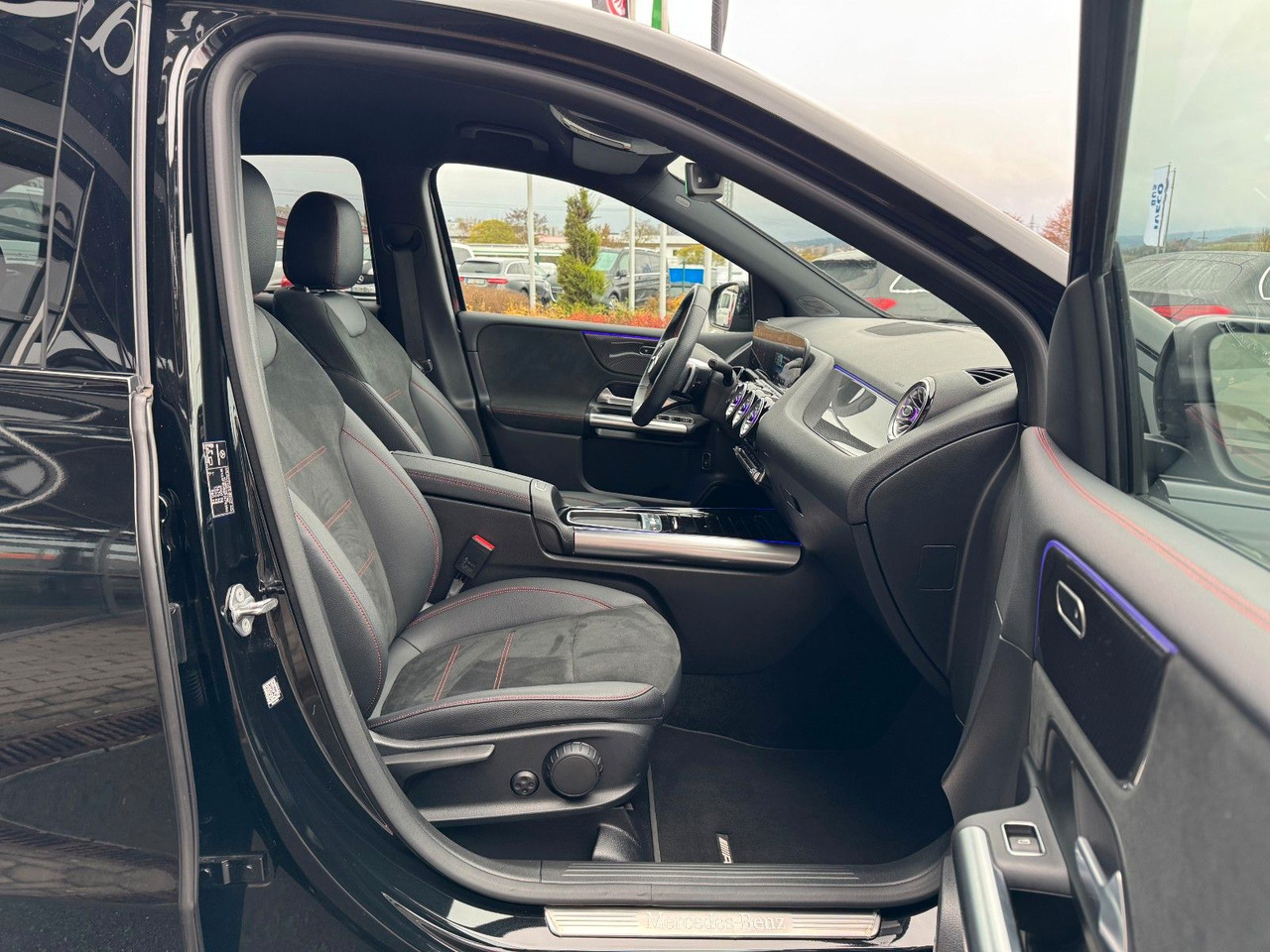 Mercedes-Benz B 200 AMG+AHK+Ambiente+RFK+MBUX+Night - Sedan: picture 4 Mercedes-Benz B 200 AMG+AHK+Ambiente+RFK+MBUX+Night - Sedan: picture 4