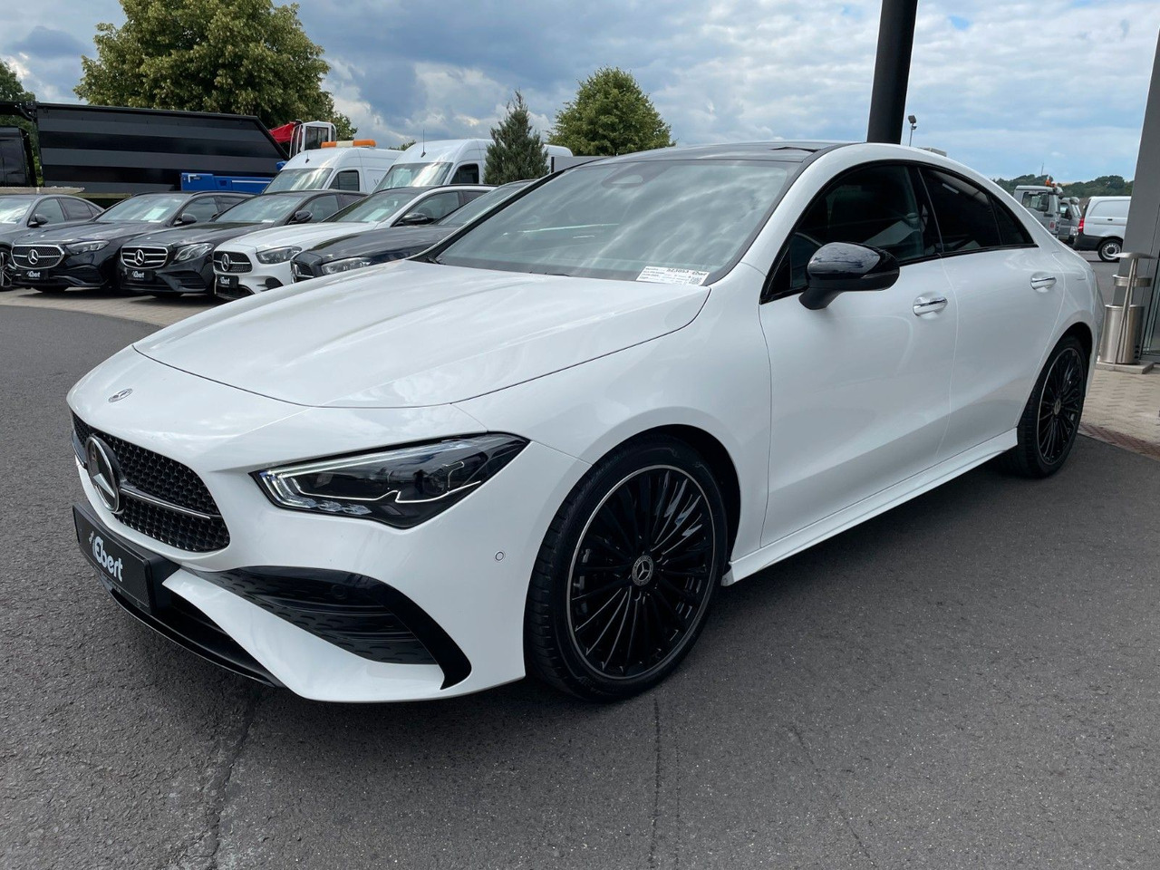 Mercedes-Benz CLA 200 AMG Pano+R-Kamera+19" - Car: picture 2 Mercedes-Benz CLA 200 AMG Pano+R-Kamera+19" - Car: picture 2
