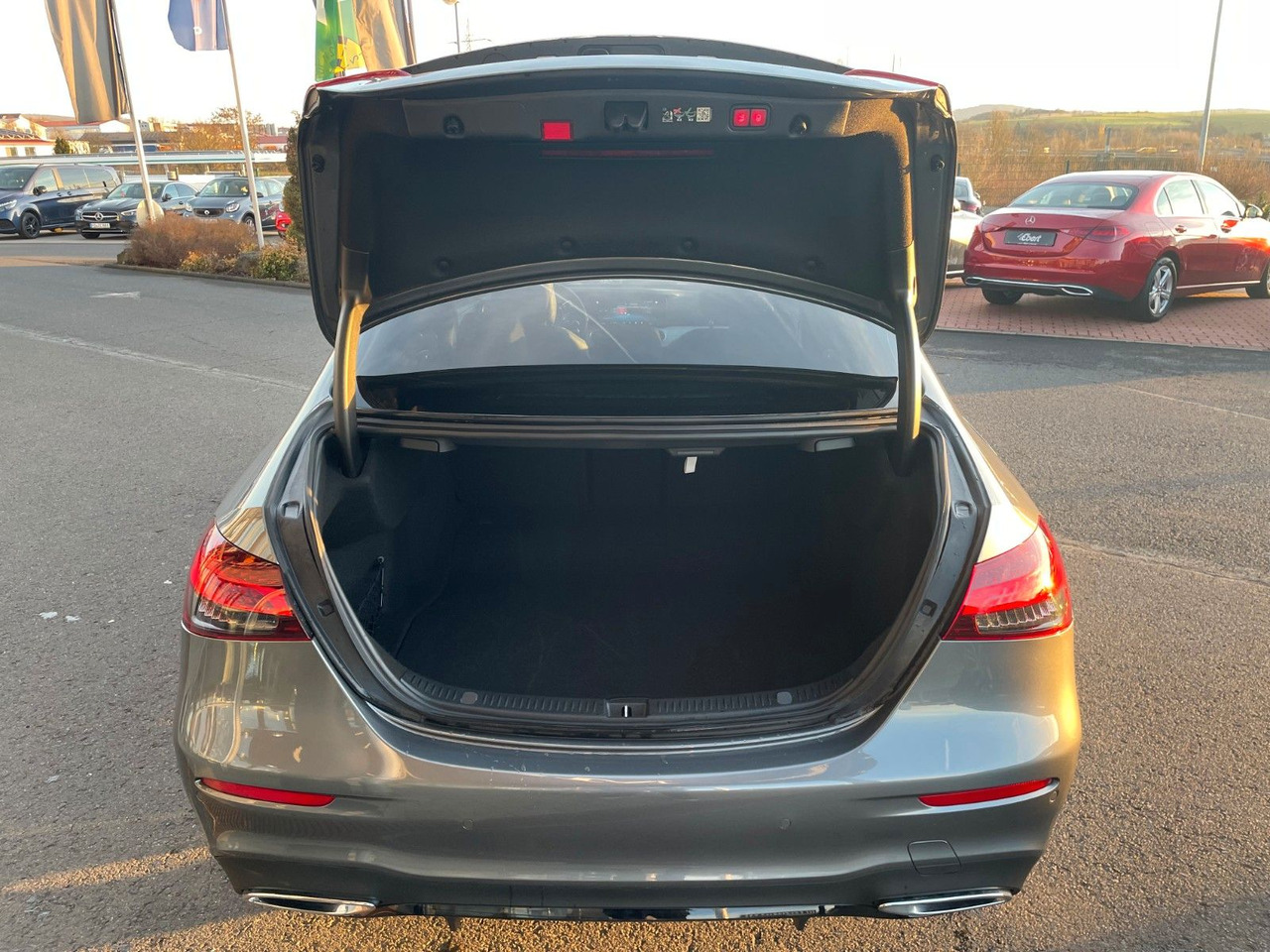 Mercedes-Benz E 220d AMG+Pano+Burm+Distr+HUD+RFK+MultiB - Sedan: picture 5 Mercedes-Benz E 220d AMG+Pano+Burm+Distr+HUD+RFK+MultiB - Sedan: picture 5