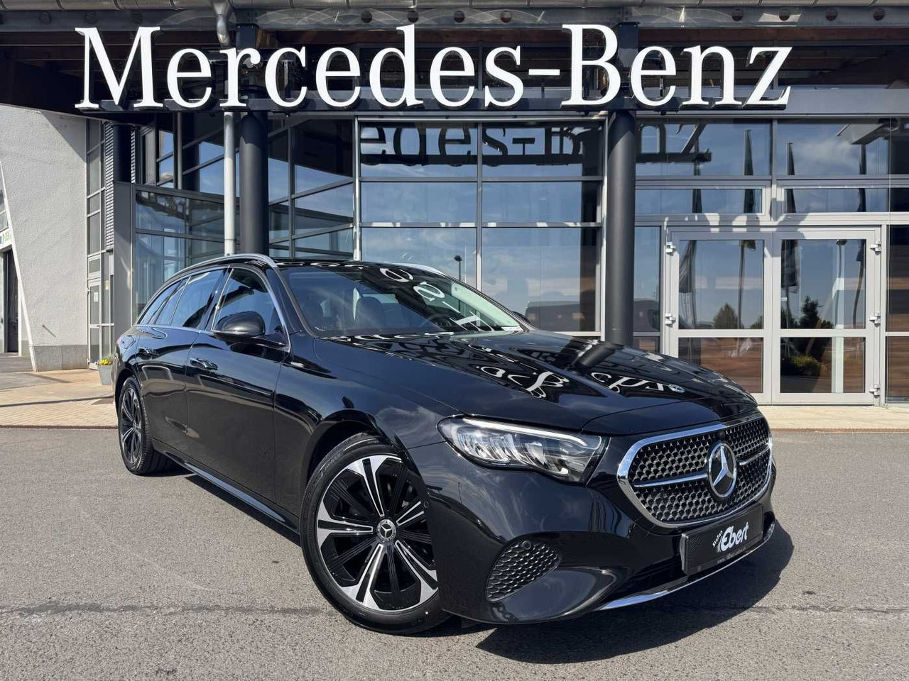Mercedes-Benz E 220d Avantgarde+Pano+AHK+Distr+19Zoll+MBUX - Car: picture 1 Mercedes-Benz E 220d Avantgarde+Pano+AHK+Distr+19Zoll+MBUX - Car: picture 1