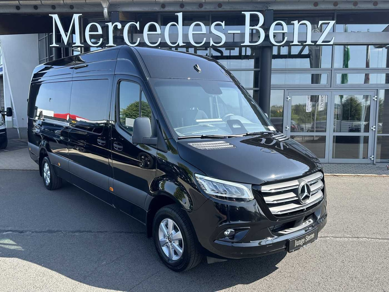 Mercedes-Benz Sprinter 319 CDI 4325 AHK DISTRONIC 360 Klima - Panel van: picture 1 Mercedes-Benz Sprinter 319 CDI 4325 AHK DISTRONIC 360 Klima - Panel van: picture 1