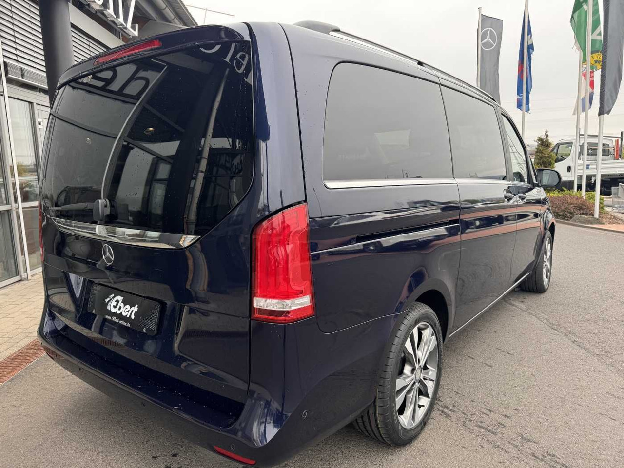 Mercedes-Benz V 250 d AVA ED 4MATIC Panorama Tisch 360 Sound - Car: picture 4 Mercedes-Benz V 250 d AVA ED 4MATIC Panorama Tisch 360 Sound - Car: picture 4