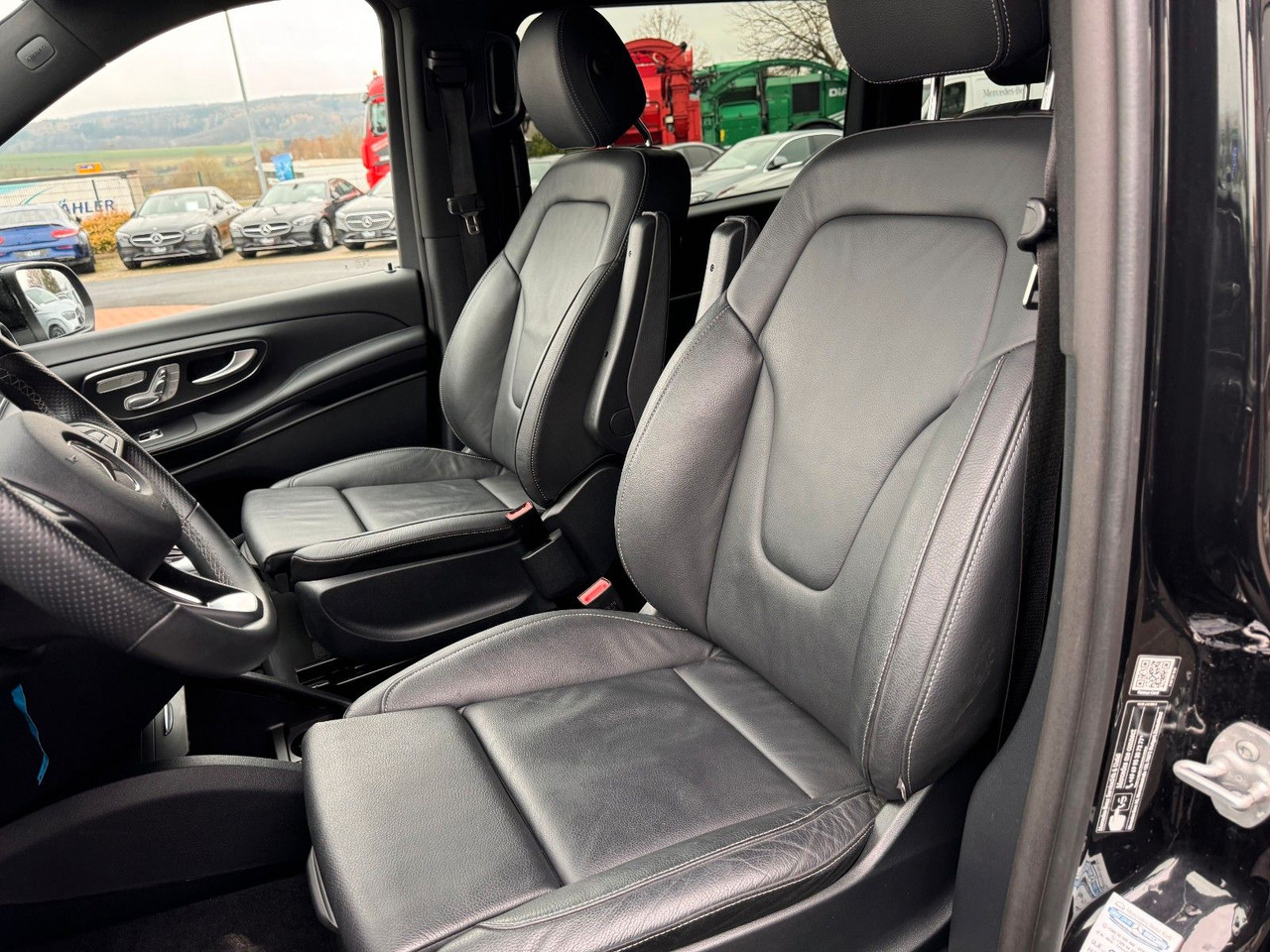 Passenger van Mercedes-Benz V 300 4MATIC AVA ED AMG Extral AIRMATIC Stdh AHK: picture 12