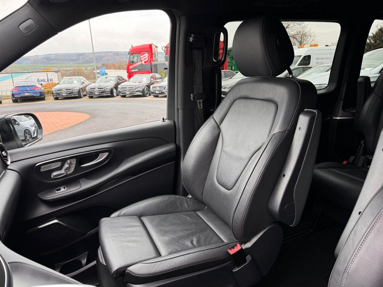 Passenger van Mercedes-Benz V 300 4MATIC AVA ED AMG Extral AIRMATIC Stdh AHK: picture 11