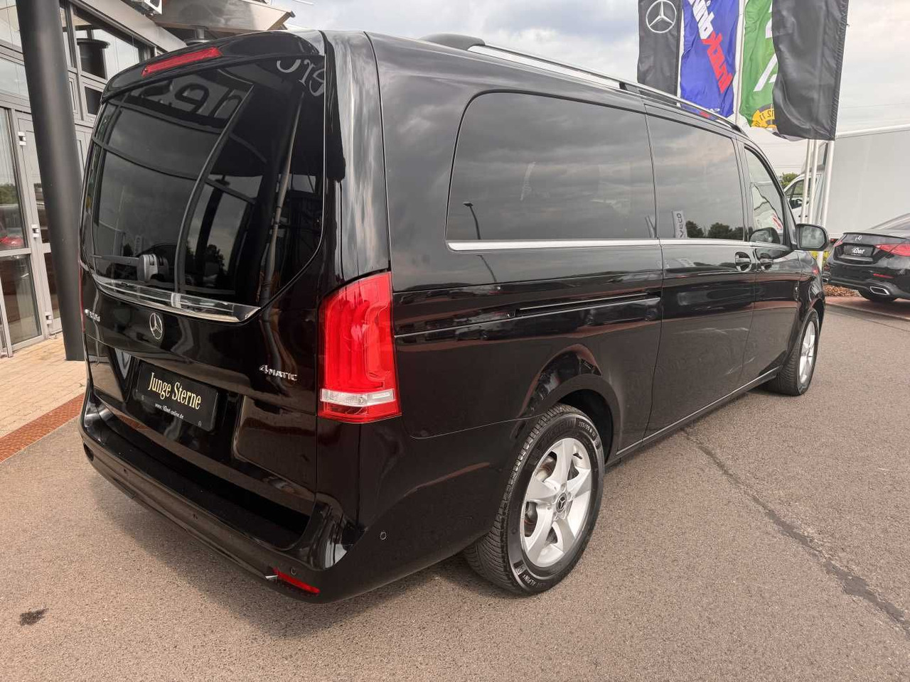 Mercedes-Benz V 300 d 4MATIC AVA 3430 AHK2,5 DISTRONIC 360 - Passenger van: picture 4 Mercedes-Benz V 300 d 4MATIC AVA 3430 AHK2,5 DISTRONIC 360 - Passenger van: picture 4