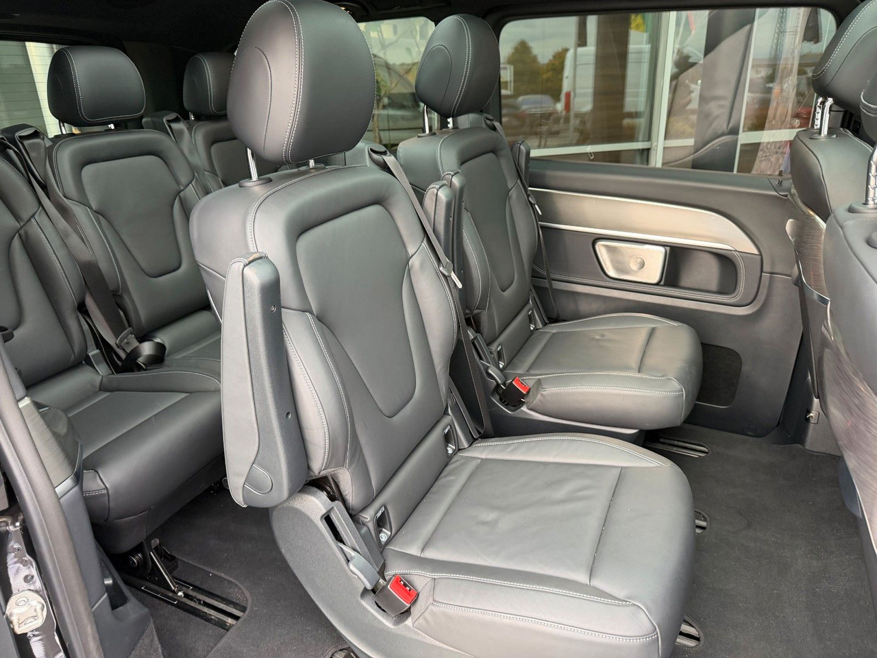 Station wagon Mercedes-Benz V 300 d 4MATIC EXCLUSIVE AMG Panorama Standheiz: picture 9 Station wagon Mercedes-Benz V 300 d 4MATIC EXCLUSIVE AMG Panorama Standheiz: picture 9