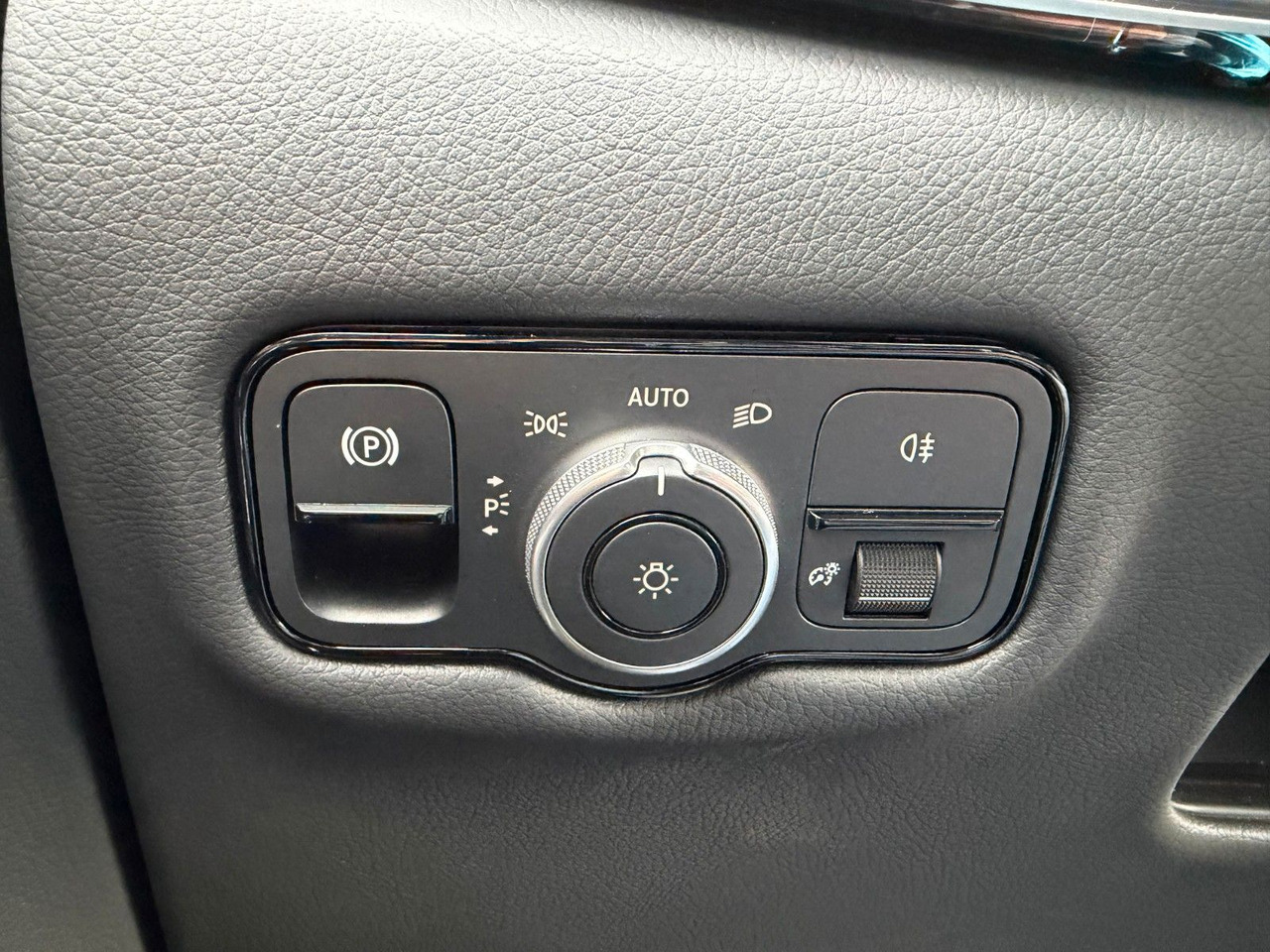 Station wagon Mercedes-Benz V 300 d 4MATIC EXCLUSIVE AMG Panorama Standheiz: picture 23 Station wagon Mercedes-Benz V 300 d 4MATIC EXCLUSIVE AMG Panorama Standheiz: picture 23