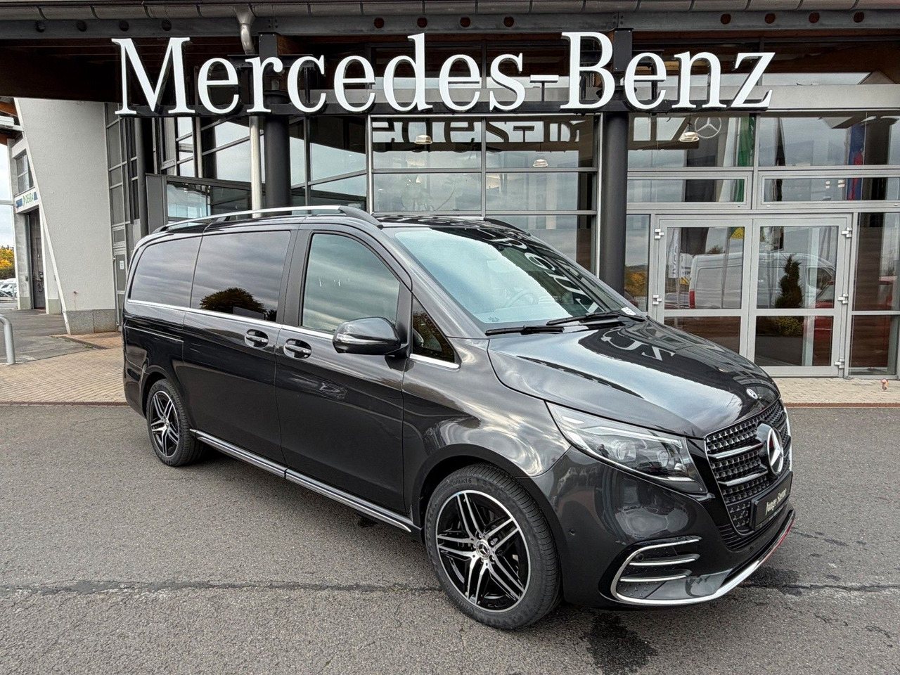 Mercedes-Benz V 300 d 4MATIC EXCLUSIVE AMG Panorama Standheiz - Station wagon: picture 1 Mercedes-Benz V 300 d 4MATIC EXCLUSIVE AMG Panorama Standheiz - Station wagon: picture 1