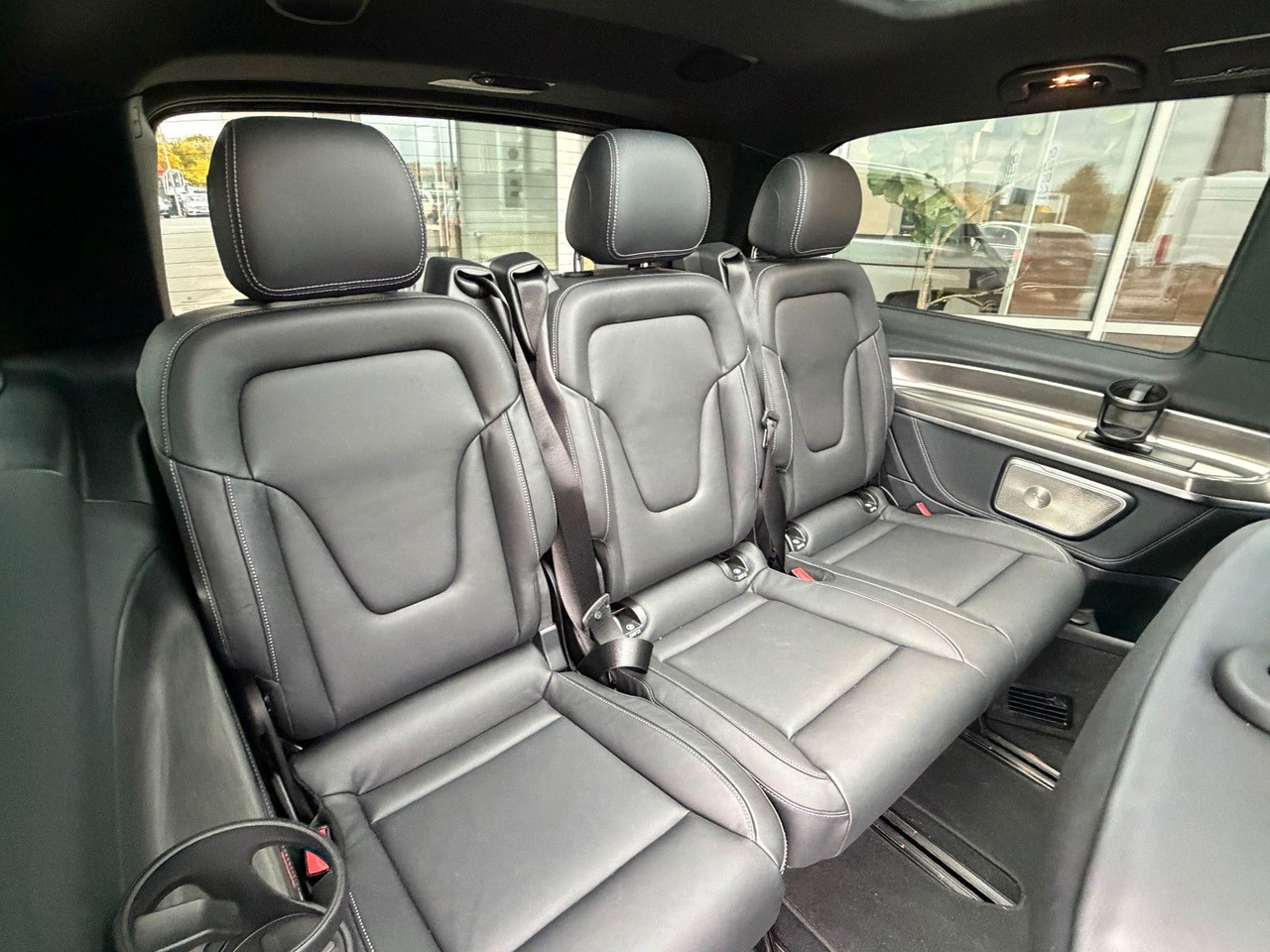 Station wagon Mercedes-Benz V 300 d 4MATIC EXCLUSIVE AMG Panorama Standheiz: picture 8 Station wagon Mercedes-Benz V 300 d 4MATIC EXCLUSIVE AMG Panorama Standheiz: picture 8