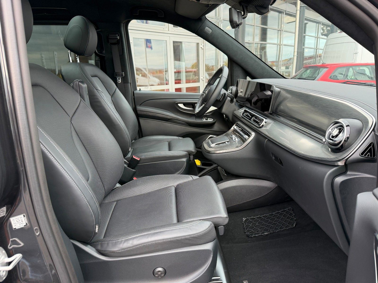 Station wagon Mercedes-Benz V 300 d 4MATIC EXCLUSIVE AMG Panorama Standheiz: picture 12 Station wagon Mercedes-Benz V 300 d 4MATIC EXCLUSIVE AMG Panorama Standheiz: picture 12