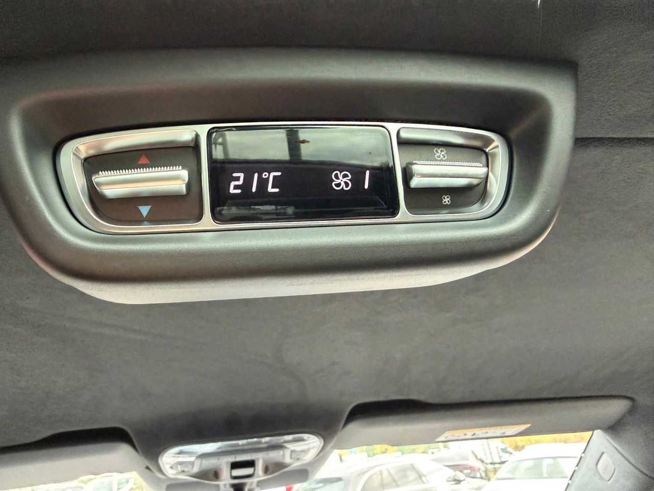 Station wagon Mercedes-Benz V 300 d 4MATIC EXCLUSIVE AMG Panorama Standheiz: picture 25 Station wagon Mercedes-Benz V 300 d 4MATIC EXCLUSIVE AMG Panorama Standheiz: picture 25