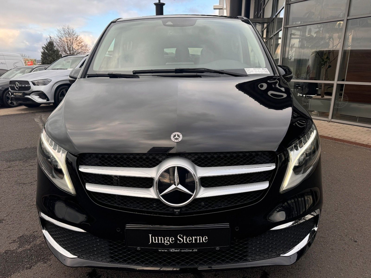 Mercedes-Benz V 300 d AVA Extralang 4MATIC AHK Stdh DISTRONIC - Passenger van: picture 2 Mercedes-Benz V 300 d AVA Extralang 4MATIC AHK Stdh DISTRONIC - Passenger van: picture 2