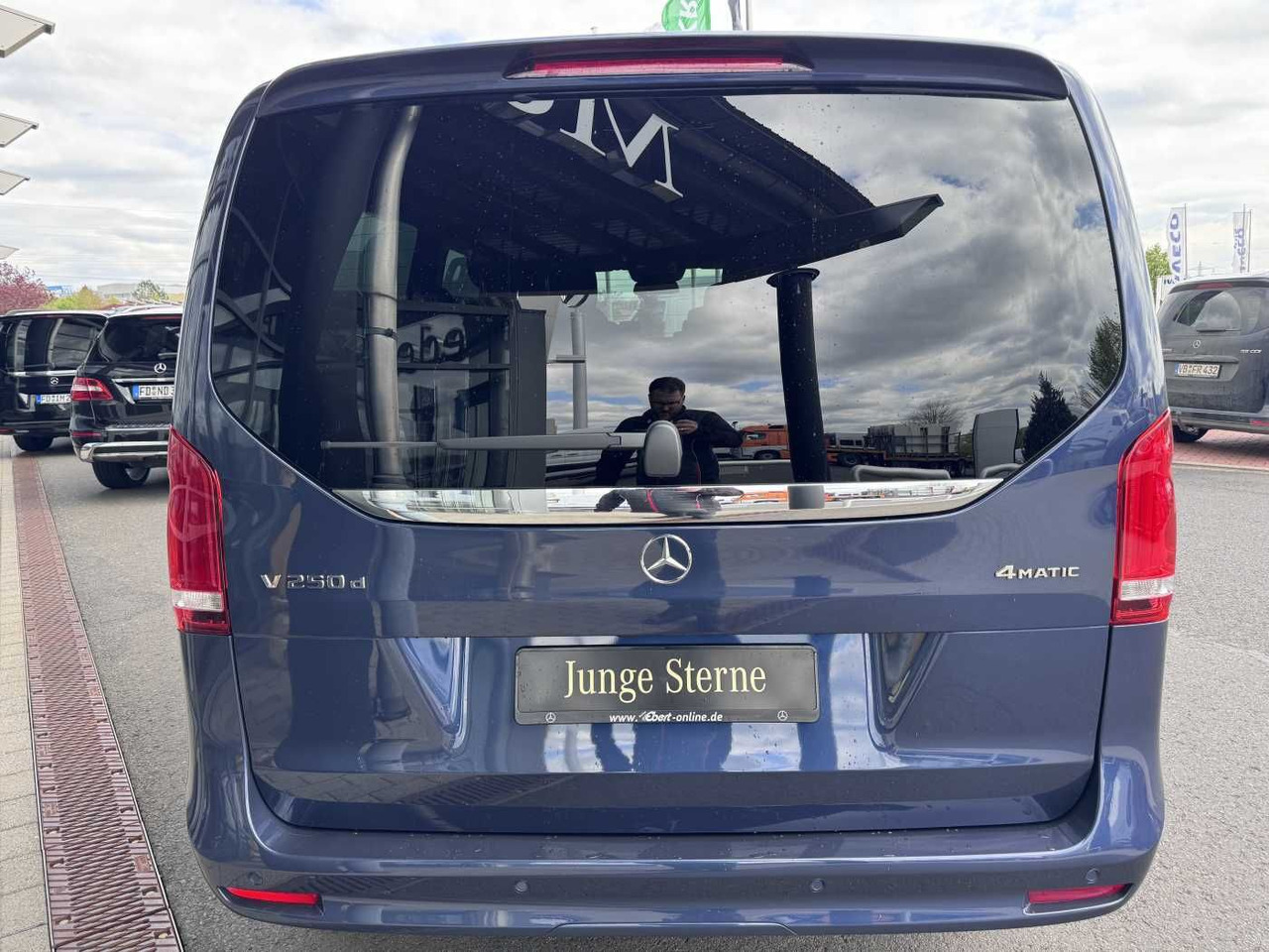 Mercedes-Benz V 250 d EDITION 4MATIC AMG DISTRONIC AHK Tisch - Other machinery: picture 5 Mercedes-Benz V 250 d EDITION 4MATIC AMG DISTRONIC AHK Tisch - Other machinery: picture 5