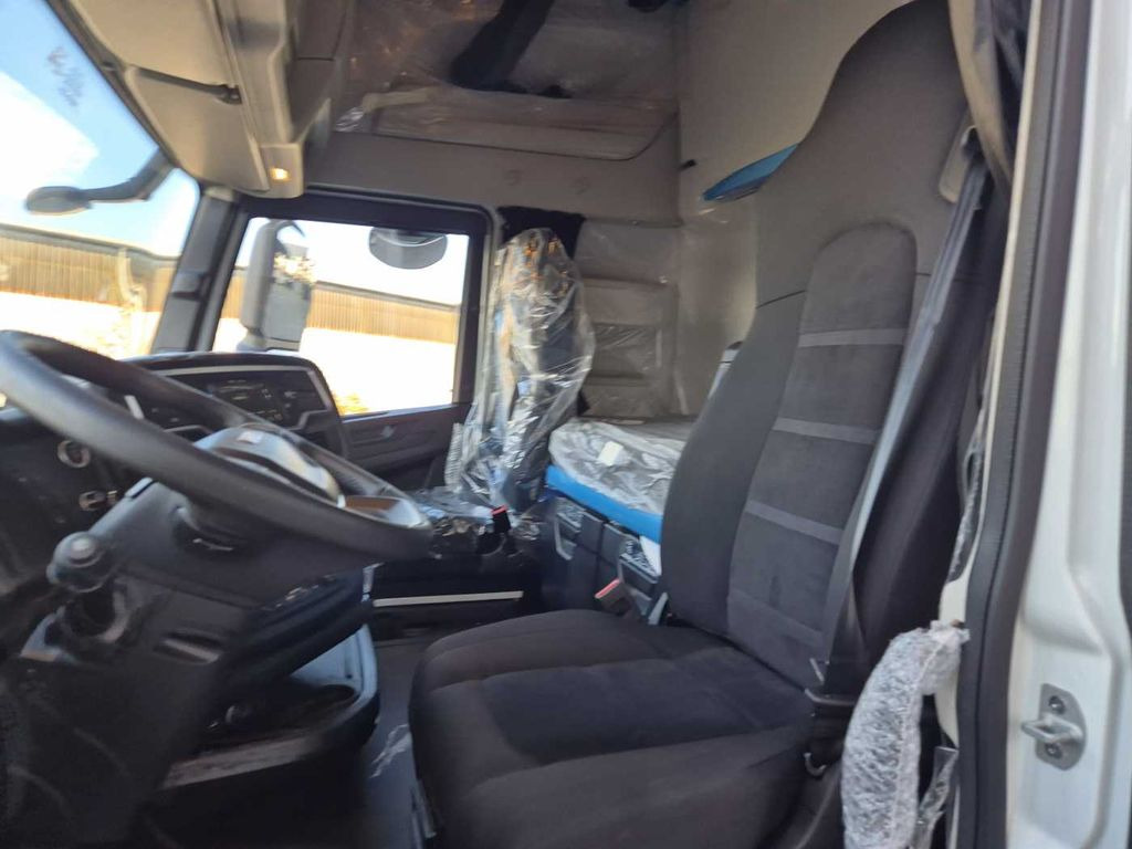 New Tractor unit Iveco AS440X49T/P ON 4x4 HI-TRACTION Intarder 2x Bett: picture 11