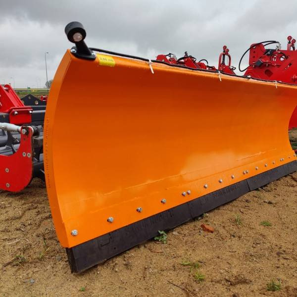 Inter-tech Pług śnieżny 2,6m prosty - DOSTĘPNY od ręki - Snow plough for Agricultural machinery: picture 1 Inter-tech Pług śnieżny 2,6m prosty - DOSTĘPNY od ręki - Snow plough for Agricultural machinery: picture 1