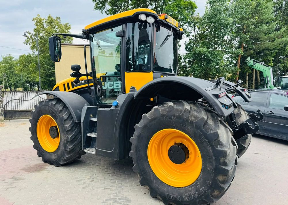 JCB 4220 - Farm tractor: picture 4 JCB 4220 - Farm tractor: picture 4