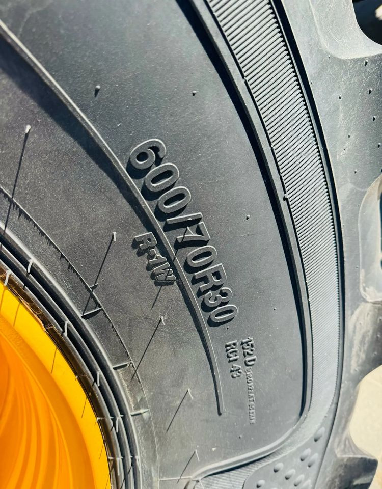 JCB Fastrac 4220 - Farm tractor: picture 5 JCB Fastrac 4220 - Farm tractor: picture 5