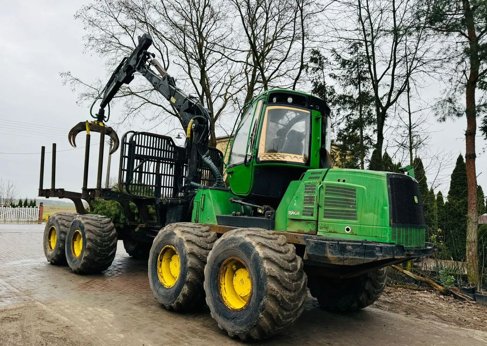 John Deere 1910E - Forwarder: picture 3 John Deere 1910E - Forwarder: picture 3