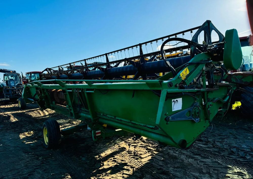 John Deere 630R - Combine header: picture 2 John Deere 630R - Combine header: picture 2