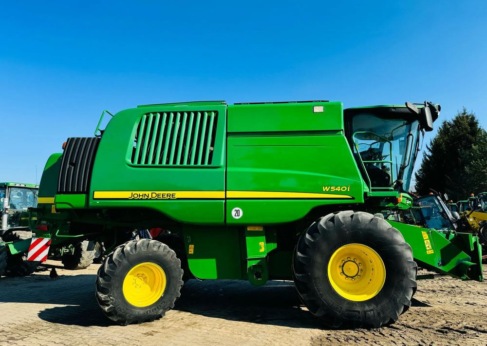 John Deere W540i - Combine harvester: picture 1 John Deere W540i - Combine harvester: picture 1