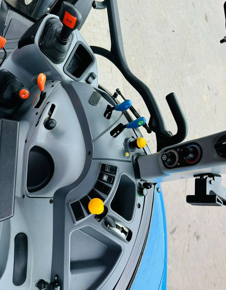 Farm tractor New Holland T5.100: picture 9 Farm tractor New Holland T5.100: picture 9