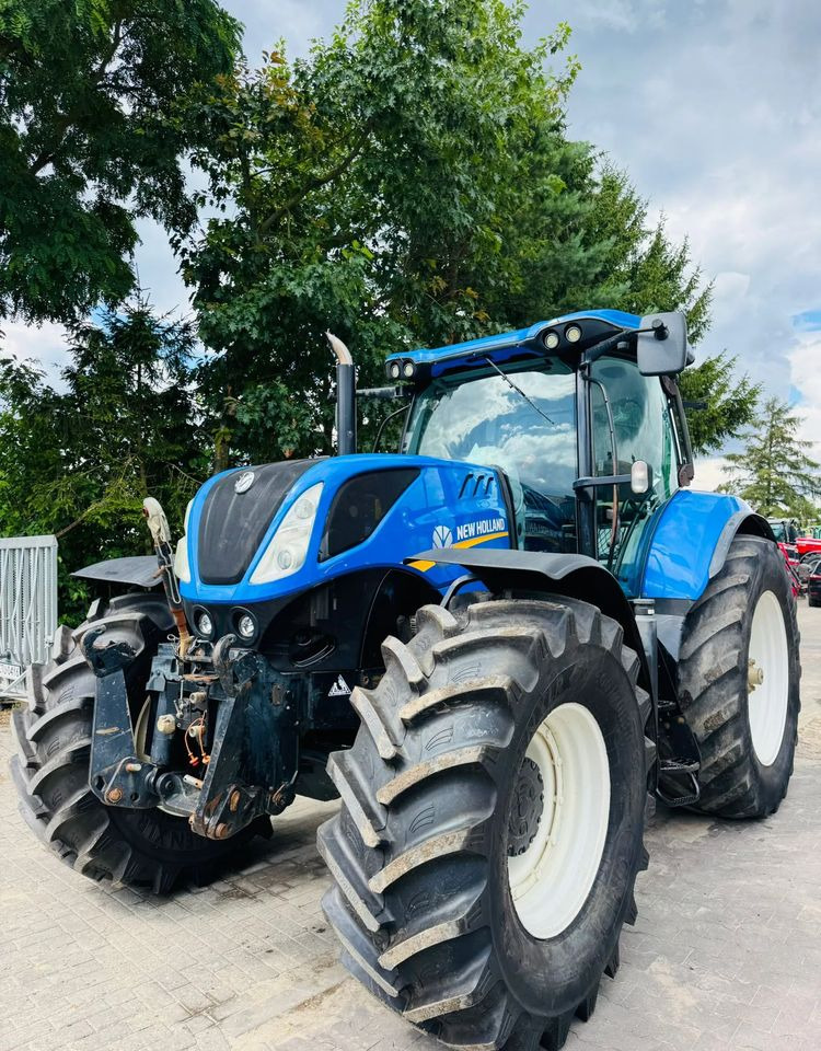 New Holland T7.230 - Farm tractor: picture 1 New Holland T7.230 - Farm tractor: picture 1
