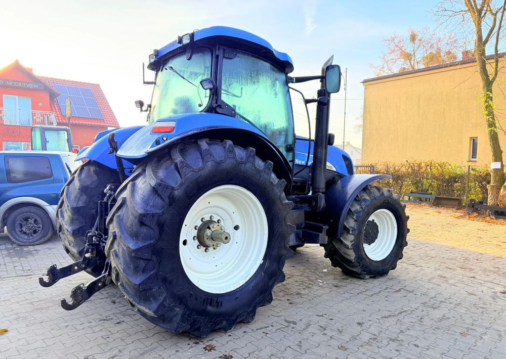 New Holland T7050 - Farm tractor: picture 5 New Holland T7050 - Farm tractor: picture 5