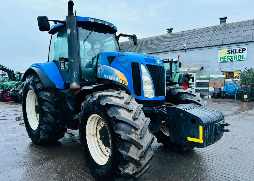 New Holland T8020 - Farm tractor: picture 1 New Holland T8020 - Farm tractor: picture 1