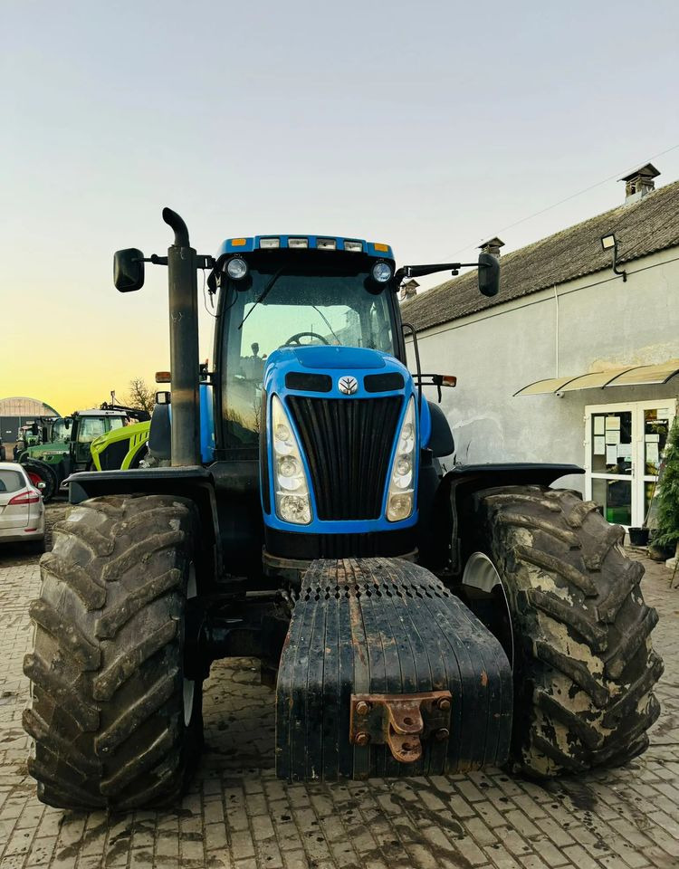 New Holland T8040 - Farm tractor: picture 4 New Holland T8040 - Farm tractor: picture 4