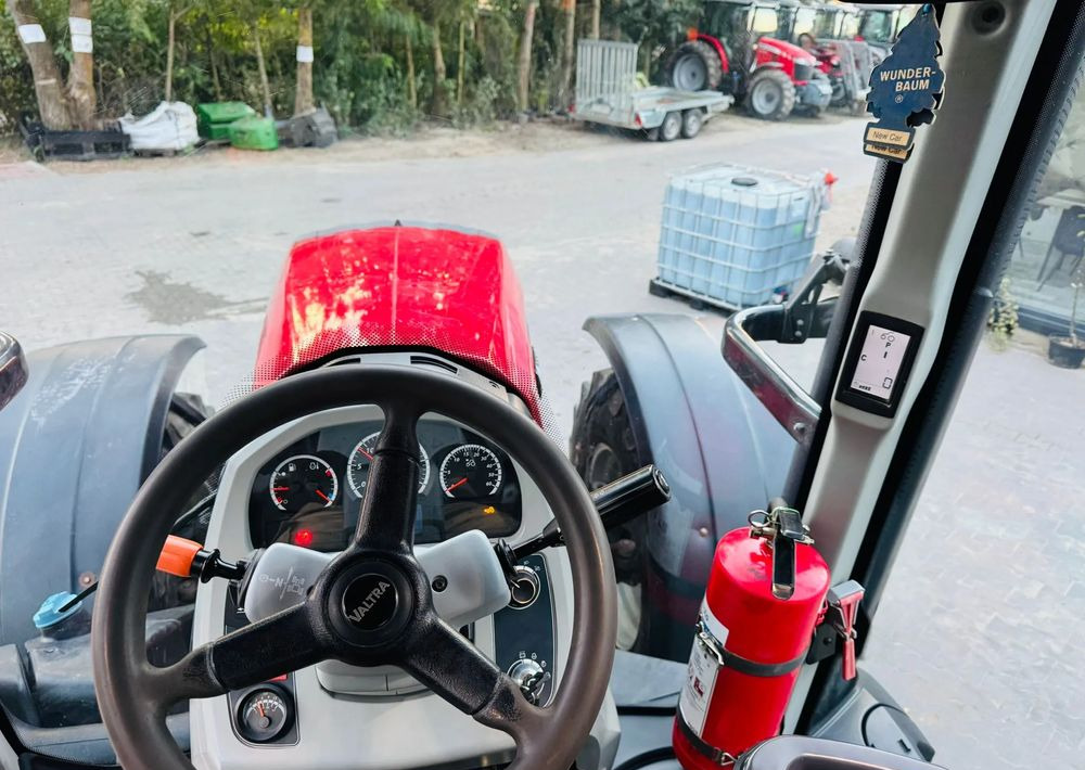 Farm tractor Valtra T214 ACTIVE: picture 13 Farm tractor Valtra T214 ACTIVE: picture 13