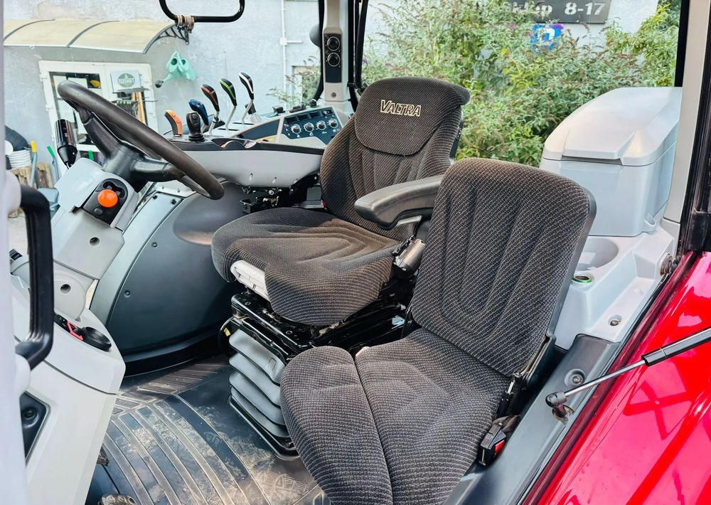 Farm tractor Valtra T214 ACTIVE: picture 15 Farm tractor Valtra T214 ACTIVE: picture 15