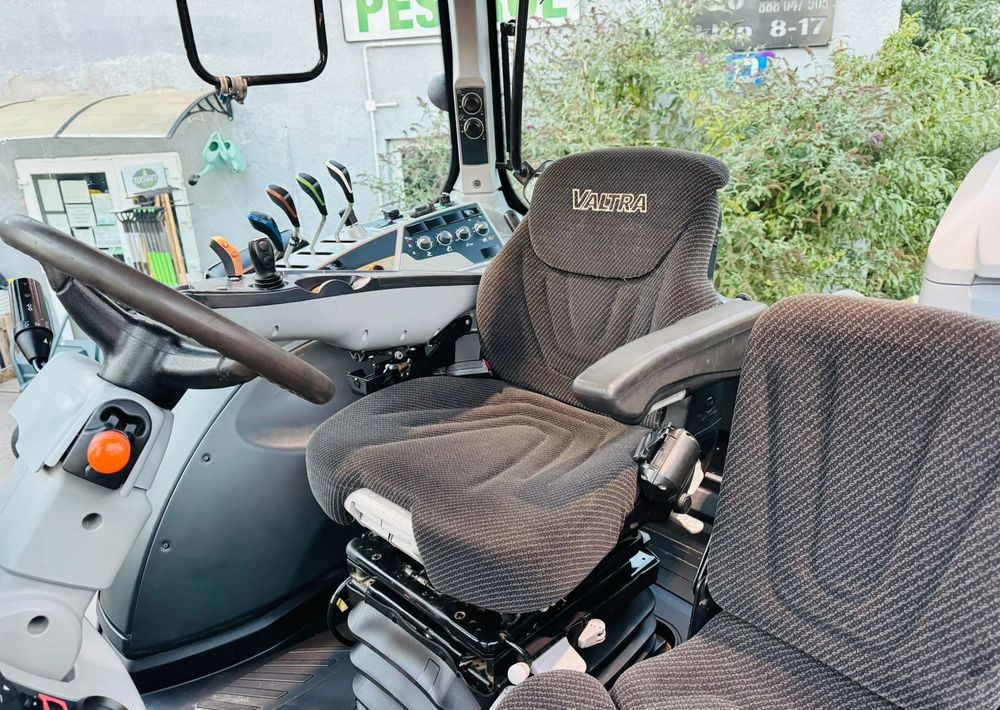 Farm tractor Valtra T214 ACTIVE: picture 14 Farm tractor Valtra T214 ACTIVE: picture 14