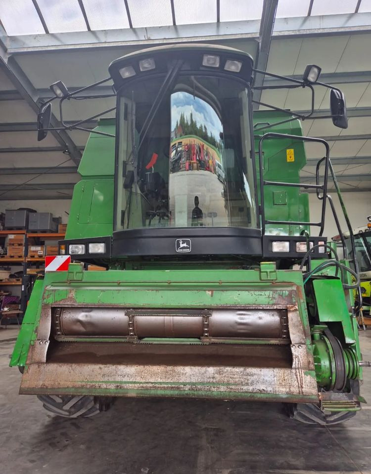 John Deere 2066 - Combine harvester: picture 2 John Deere 2066 - Combine harvester: picture 2