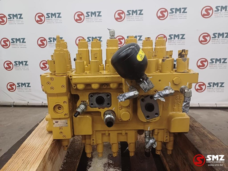 Caterpillar Main valve control Caterpillar - Hydraulics for Material handling equipment: picture 2 Caterpillar Main valve control Caterpillar - Hydraulics for Material handling equipment: picture 2