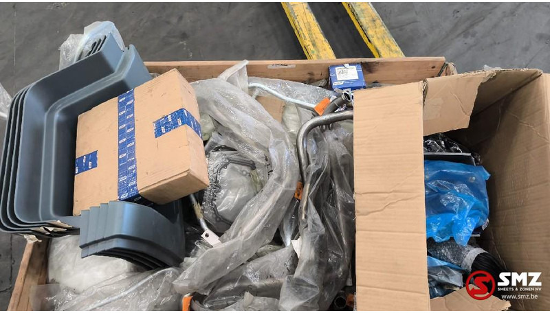 DAF Lot onderdelen DAF + Mercedes - Bumper for Truck: picture 1 DAF Lot onderdelen DAF + Mercedes - Bumper for Truck: picture 1