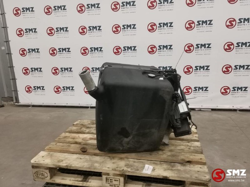 Mercedes-Benz Occ AdBlue tank 95L met pomp - AdBlue tank for Truck: picture 1 Mercedes-Benz Occ AdBlue tank 95L met pomp - AdBlue tank for Truck: picture 1