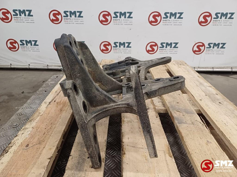 Mercedes-Benz Occ bladveerbeugel links Mercedes - Frame/ Chassis for Truck: picture 3 Mercedes-Benz Occ bladveerbeugel links Mercedes - Frame/ Chassis for Truck: picture 3