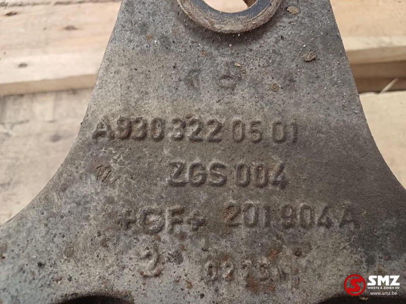 Mercedes-Benz Occ bladveerbeugel rechts Mercedes - Frame/ Chassis for Truck: picture 5 Mercedes-Benz Occ bladveerbeugel rechts Mercedes - Frame/ Chassis for Truck: picture 5