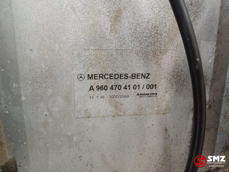 Mercedes-Benz Occ brandstoftank 300L + AdBluetank 25L Mercedes - Fuel tank for Truck: picture 5 Mercedes-Benz Occ brandstoftank 300L + AdBluetank 25L Mercedes - Fuel tank for Truck: picture 5