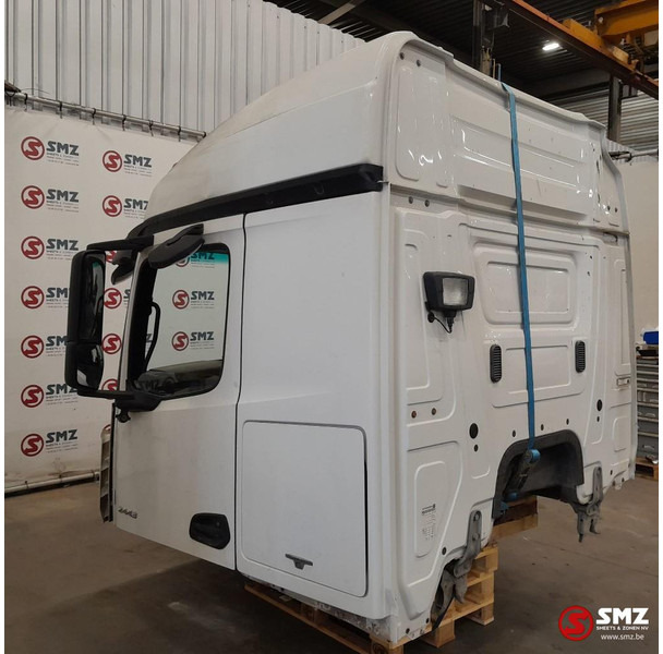 Mercedes-Benz Occ cabine RHD Mercedes - Cab and interior for Truck: picture 5 Mercedes-Benz Occ cabine RHD Mercedes - Cab and interior for Truck: picture 5