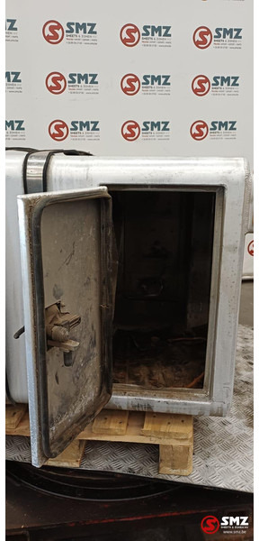 Renault Occ hydraulische tank 250L + materiaalkast Renault - Hydraulic tank for Truck: picture 5 Renault Occ hydraulische tank 250L + materiaalkast Renault - Hydraulic tank for Truck: picture 5