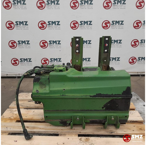Scania Occ AdBluetank 75L + AdBlueniveausensor Scania - Fuel processing/ Fuel delivery for Truck: picture 1 Scania Occ AdBluetank 75L + AdBlueniveausensor Scania - Fuel processing/ Fuel delivery for Truck: picture 1