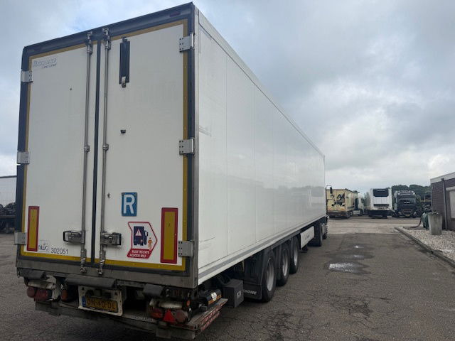 Krone Laadklep 270 hoog 2 Liftassen - Refrigerator semi-trailer: picture 2 Krone Laadklep 270 hoog 2 Liftassen - Refrigerator semi-trailer: picture 2