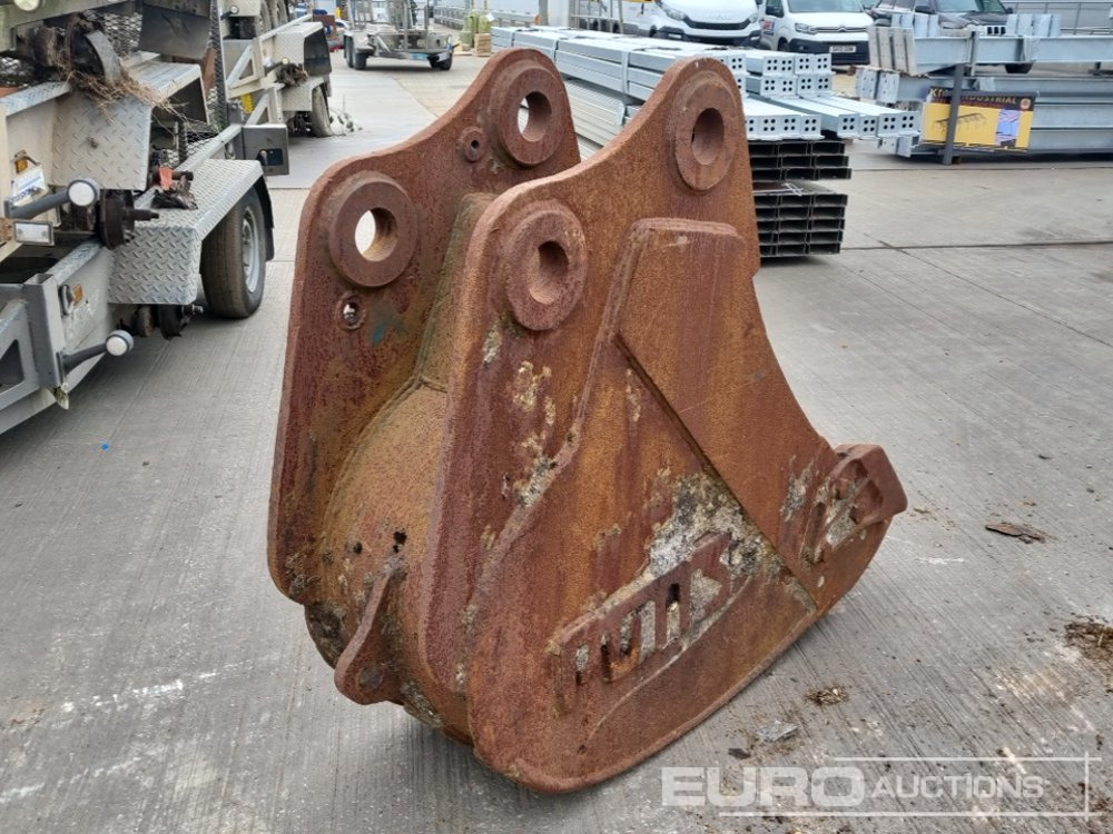 20” Digging Bucket 80mm pins to suit 20 Ton Excavtor - Bucket: picture 5 20” Digging Bucket 80mm pins to suit 20 Ton Excavtor - Bucket: picture 5