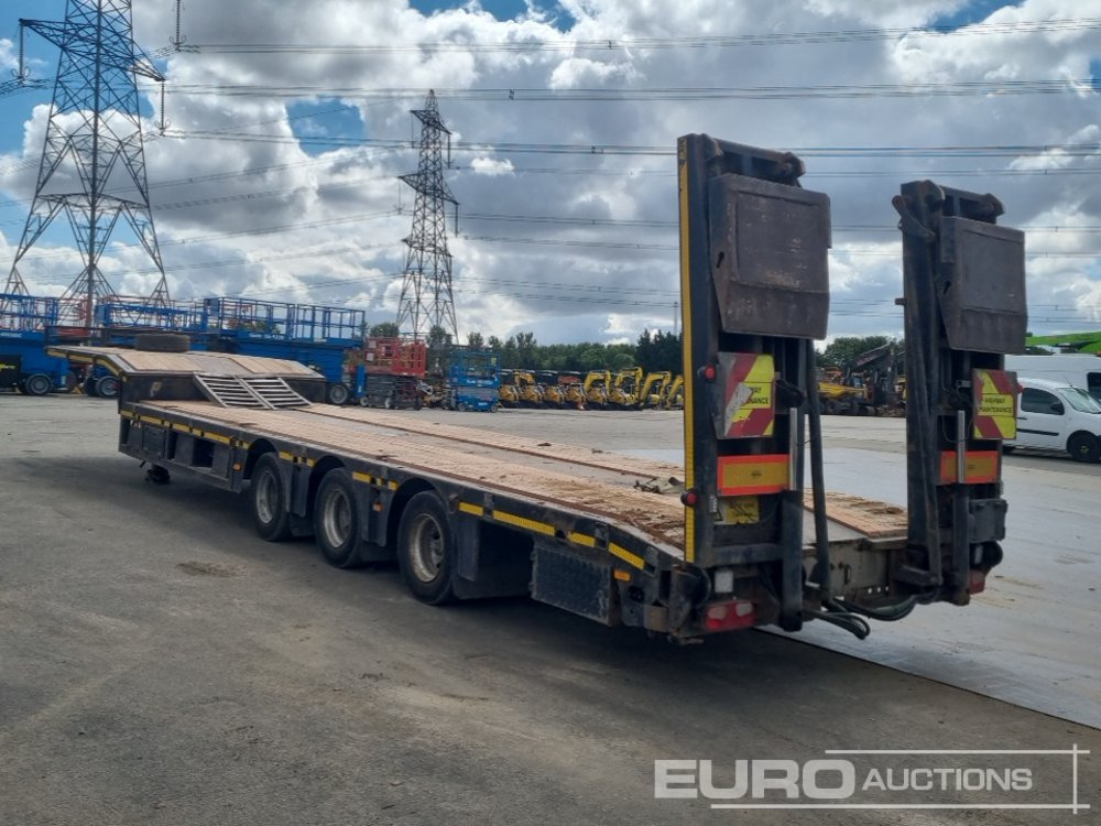 2008 Kassbohrer Tri Axle Step Frame Low Loader Trailer, Outriggers, Hydraulic Flip Toe Ramps. - Low loader semi-trailer: picture 3 2008 Kassbohrer Tri Axle Step Frame Low Loader Trailer, Outriggers, Hydraulic Flip Toe Ramps. - Low loader semi-trailer: picture 3