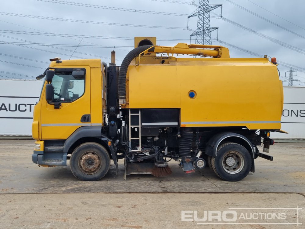 2010 DAF LF45 - Road sweeper: picture 2 2010 DAF LF45 - Road sweeper: picture 2
