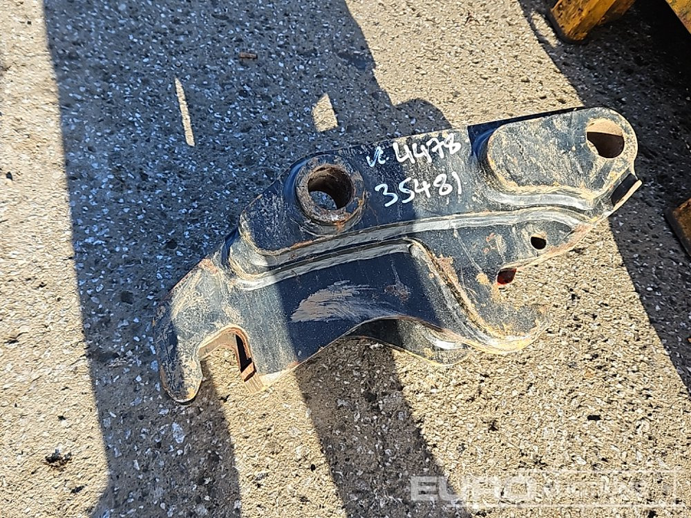2012 CAT Hydraulic Double Lock QH 50mm Pin to suit 6-8 Ton Excavator - Quick coupler: picture 4 2012 CAT Hydraulic Double Lock QH 50mm Pin to suit 6-8 Ton Excavator - Quick coupler: picture 4