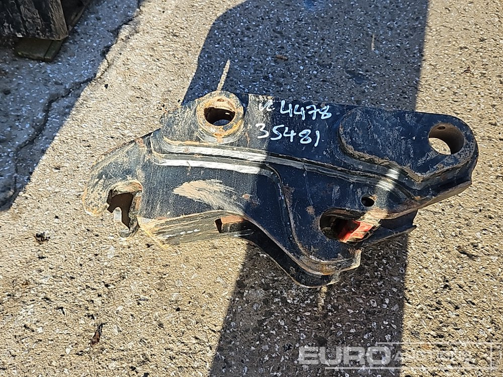 2012 CAT Hydraulic Double Lock QH 50mm Pin to suit 6-8 Ton Excavator - Quick coupler: picture 5 2012 CAT Hydraulic Double Lock QH 50mm Pin to suit 6-8 Ton Excavator - Quick coupler: picture 5