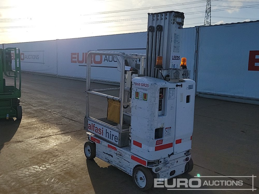 2015 Genie GR20 - Vertical mast lift: picture 3 2015 Genie GR20 - Vertical mast lift: picture 3