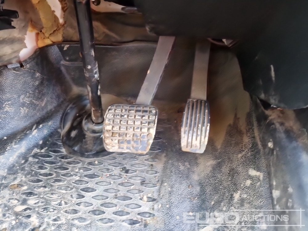 Open body delivery van 2015 Iveco Daily 35C13: picture 27